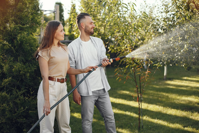 What Month Is Best to Start Watering the Lawn?